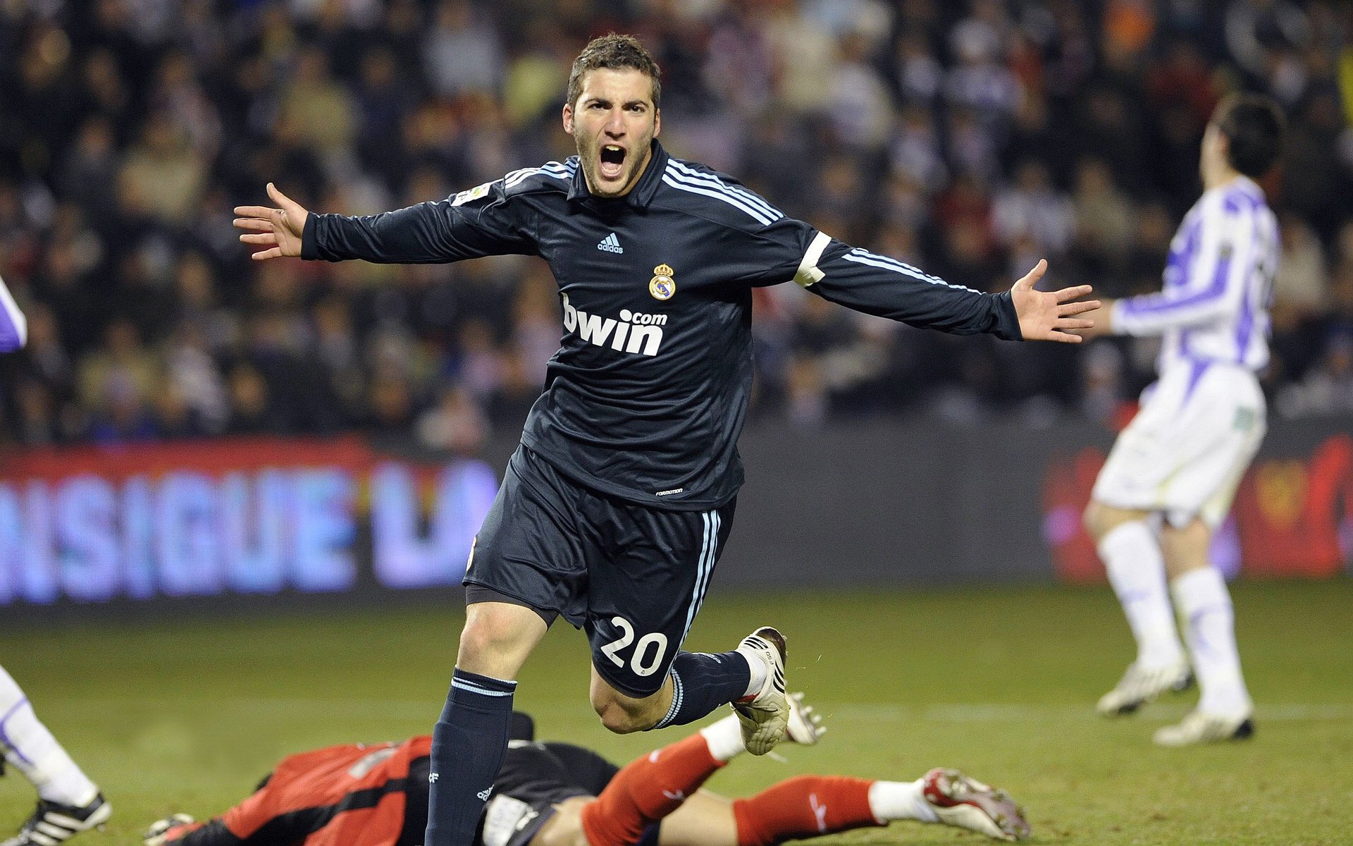 九游娱乐官方网站-球场上的心灵鸡汤：激励与奋斗的故事集，球场鼓励的话